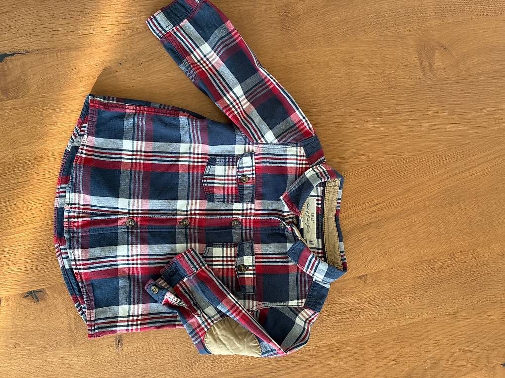 Camicie, Top & T-shirt: Hemd Junge H&M Gr. 80 – Usato da Sempach Station venduto da gradientgolden