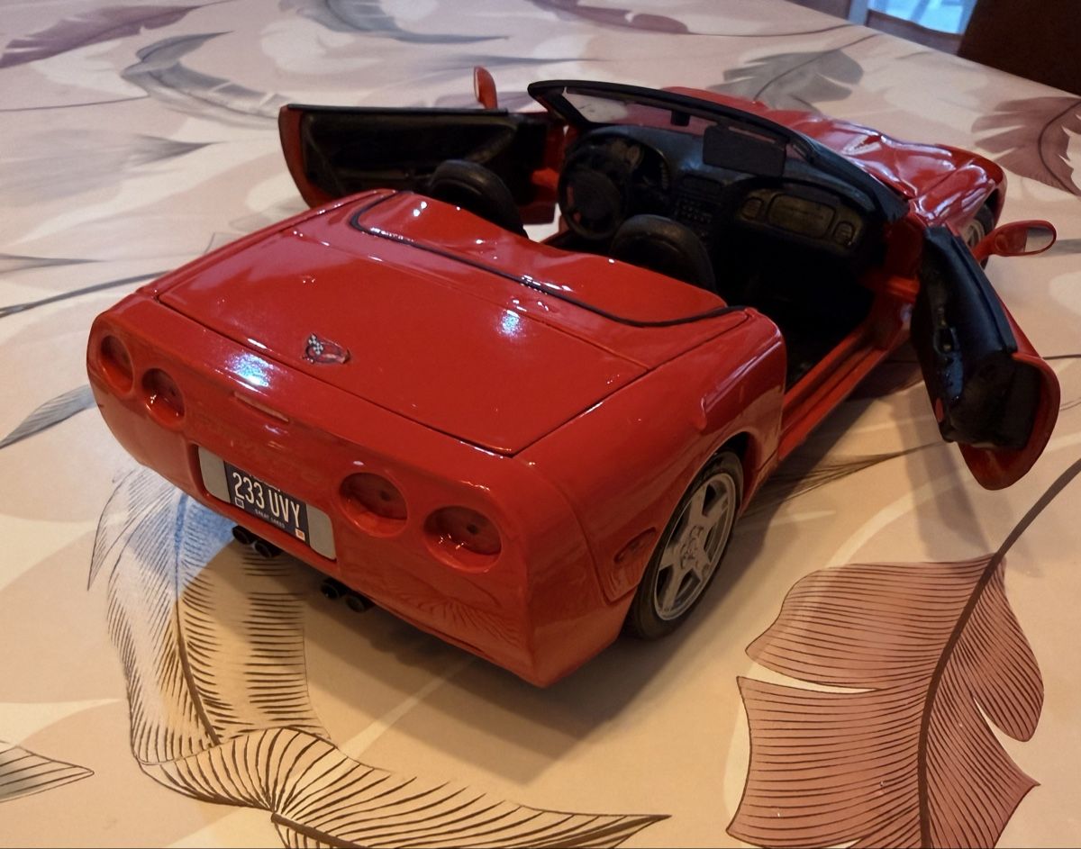 Chevrolet Modellini d'auto: Corvette 1998 1/18 Spielzeug  – Usato da Frauenfeld venduto da Silva1405 1