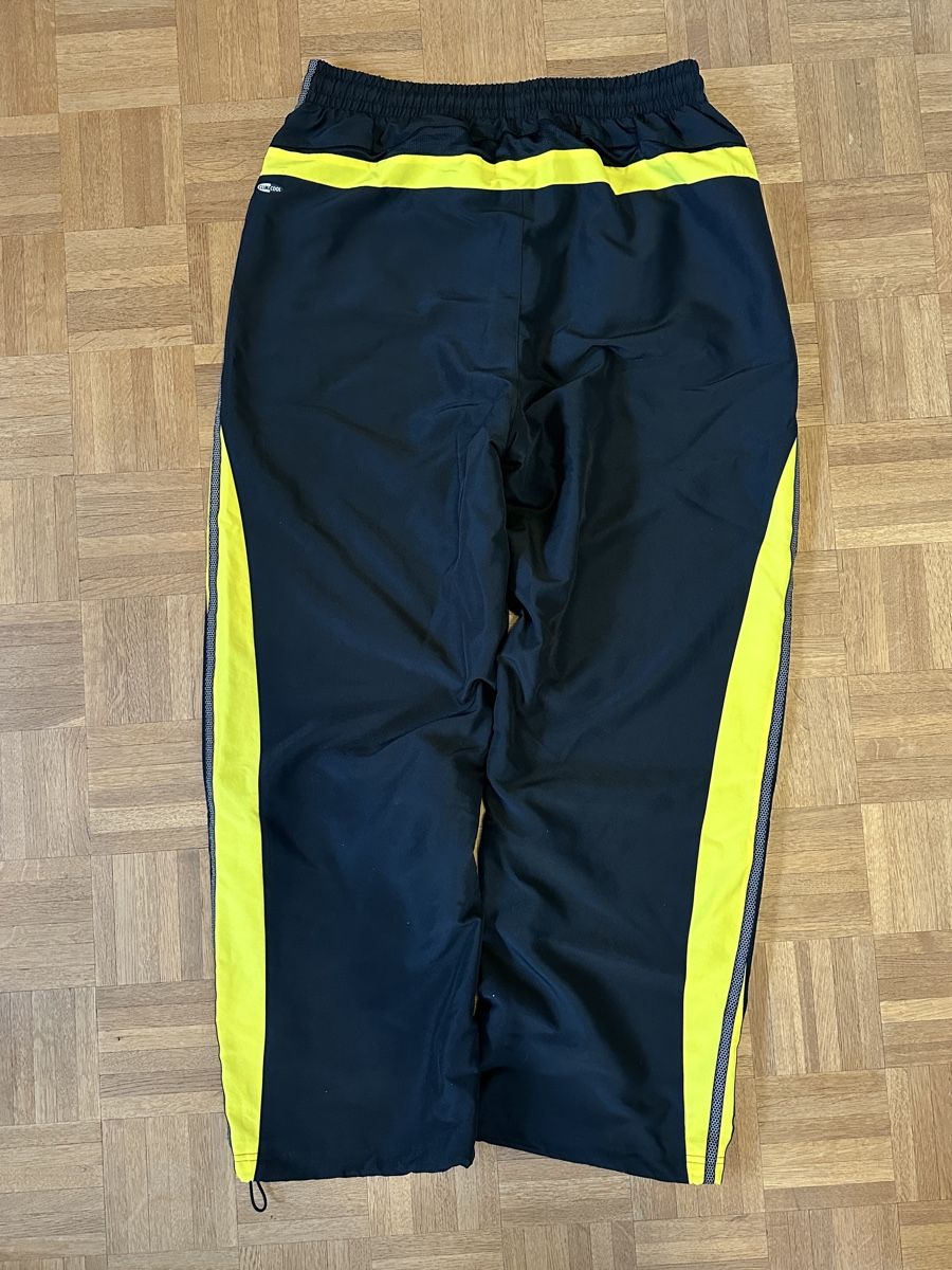 Adidas Pantaloni: Adidas Trainerhose Grösse M, Neu – Nuovo (secondo la descrizione) da Gelterkinden venduto da basilbaet. 3