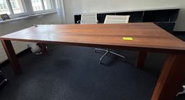 Schreibtisch aus Holz