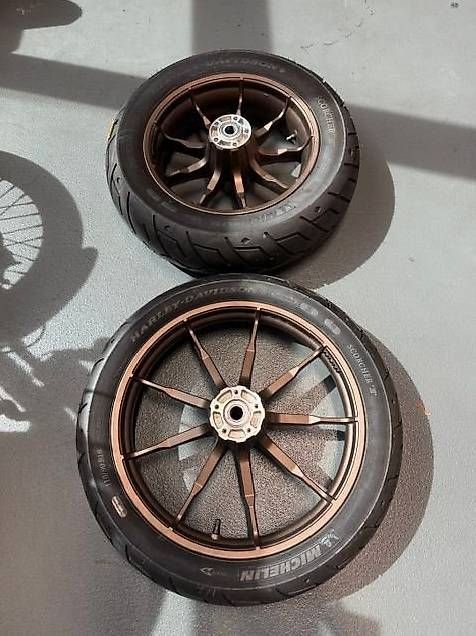 Harley-Davidson Pneus & Kompletträder: Roues Harley Low rider – Gebraucht aus Chavannes-de-Bogis von sth_yzd6