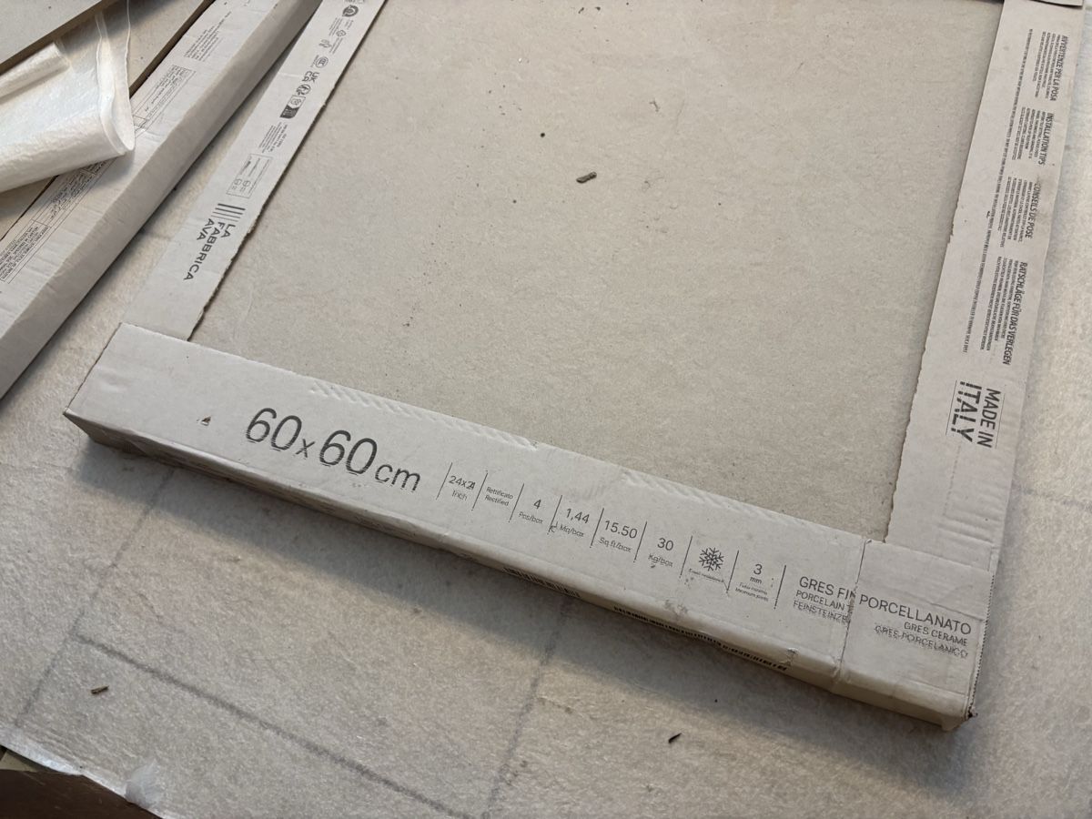 Plateaux: Feinsteinzeug Fliesen 60x60 cm hellgrau neu – Neuf avec emballage d'origine à Winterthur par Dimi1974 1