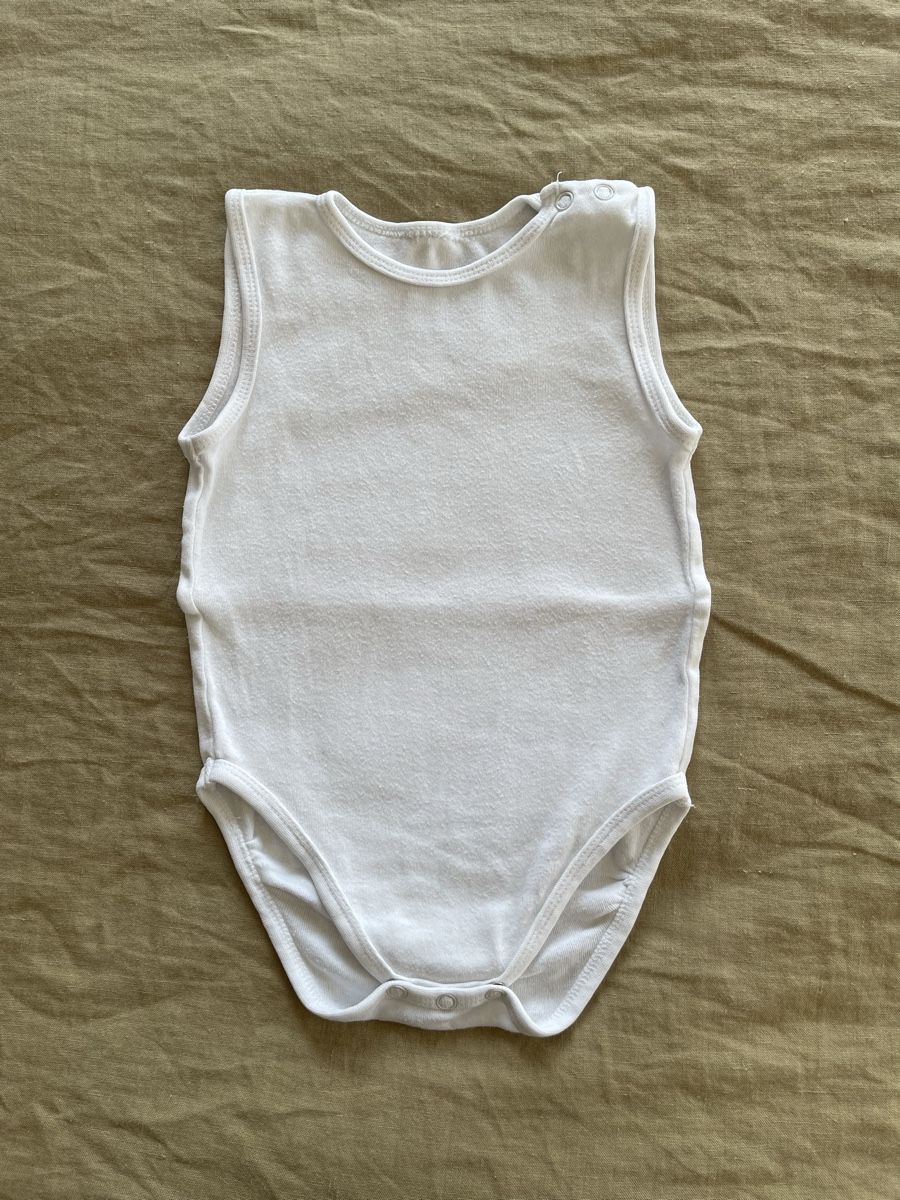Biancheria intima: Weisser Baby Body ohne Ärmel – Usato da Hirzel venduto da carta9