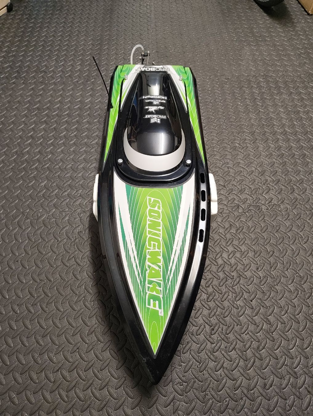Modellismo RC: Pro Boat Sonicwake 36 Self-Righting Brushless Deep-V – Usato da Seuzach venduto da dan1991