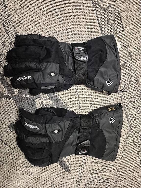 Guanti & manicotti: Handschuhe – Usato da Mägenwil venduto da InEcoTec 1