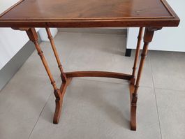 antico tavolino in legno
