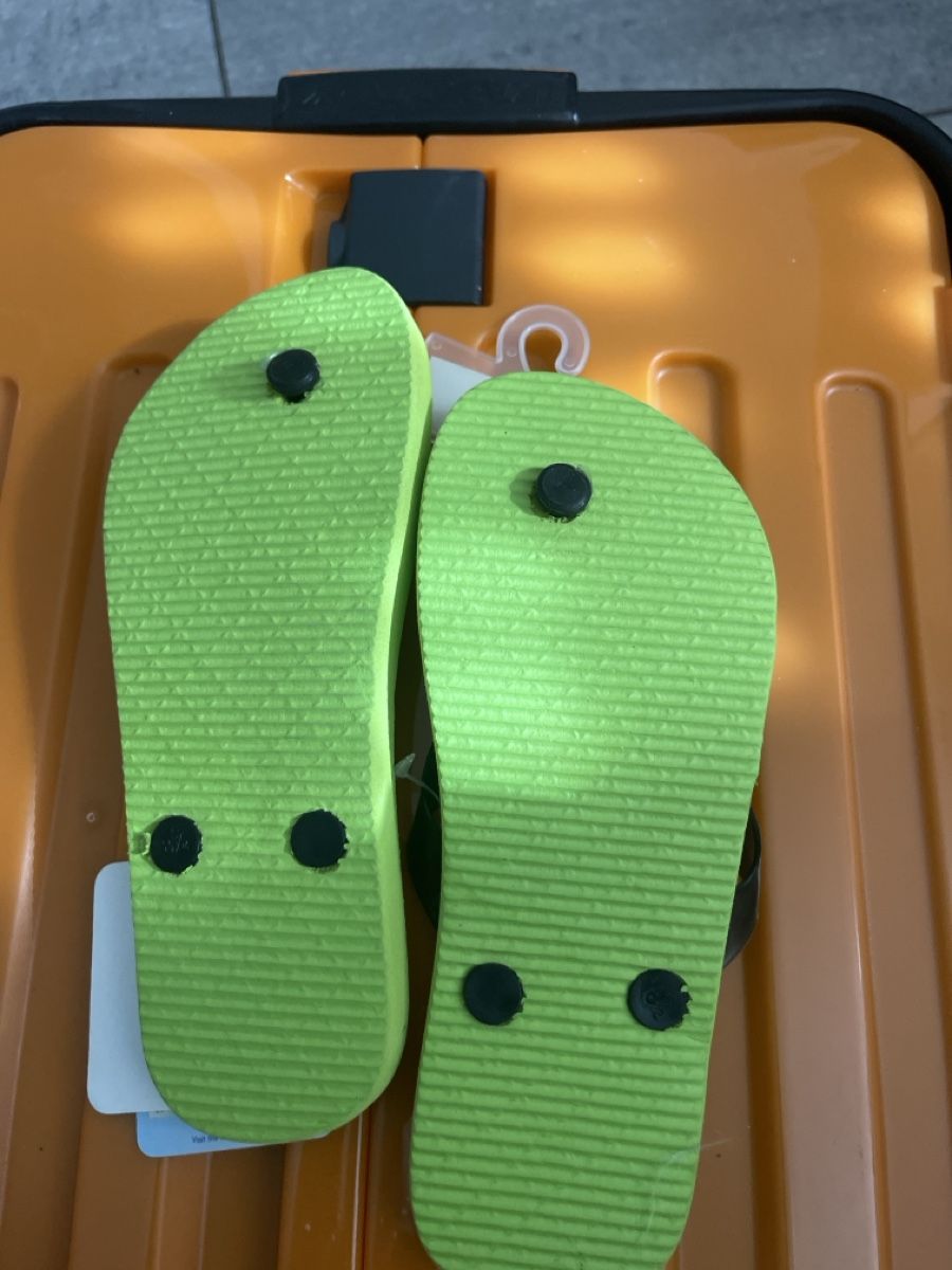 Scarpe per ragazzi: Neue Mickey Mouse Badeschuhe, Grösse 32/33 – Nuovo (secondo la descrizione) da Selzach venduto da Giusi400 1