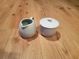 Kleiner Krug und Töpfchen mit Deckel