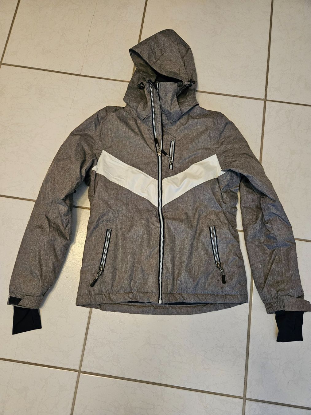 Giacche & Cappotti: Winterjacke gr. 36 (12 - 15j.) – Nuovo (secondo la descrizione) da Wohlen AG venduto da france19m