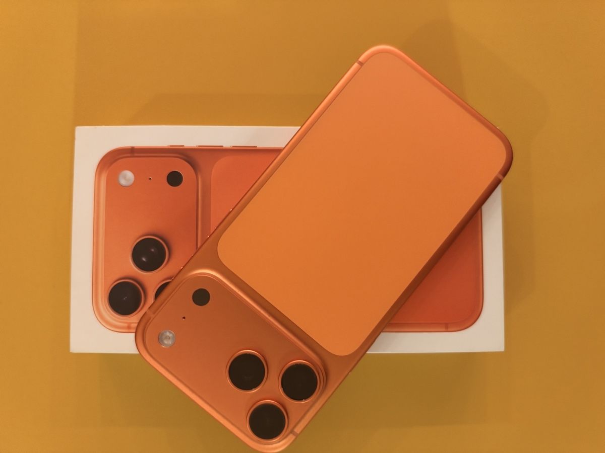 Apple Handys / Smartphones: iPhone 17 Pro Max in Cosmic Orange – Neu (gemäss Beschreibung) aus Oberkirch LU von Sirscholes