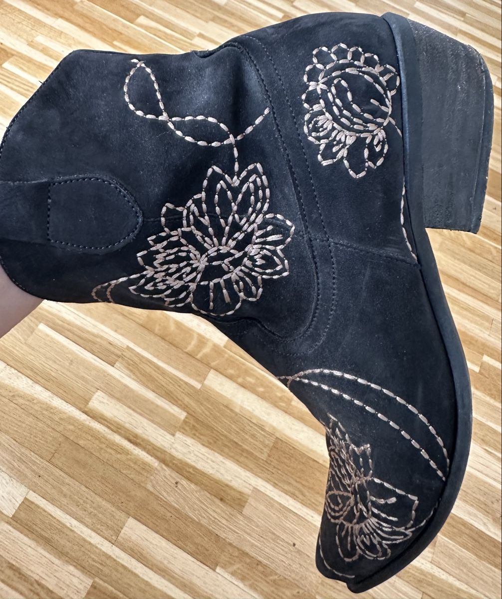 Scarpe da donna: San Marina bottines cuir Suède brodées – Usato da Chêne-Bourg venduto da Sophro