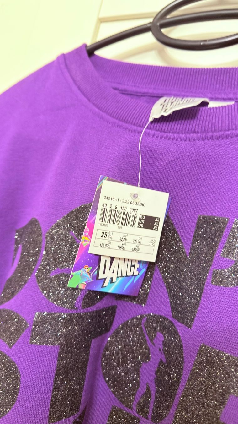 Maglioni & Felpe: • Sweatshirt / Hoodie • – Nuovo (secondo la descrizione) da Basel venduto da mendoza13 3