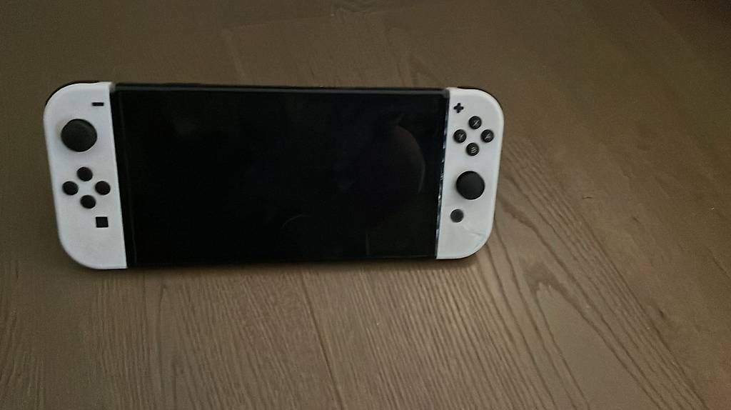 Konsolen: Nintendo Switch OLED – Gebraucht aus Vacallo von web_898j