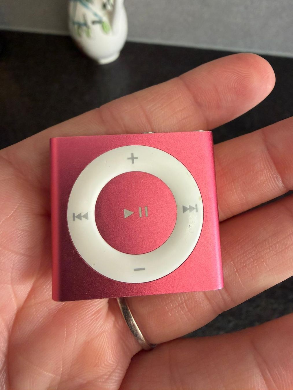 Apple Lettore multimediale portatile: iPod Shuffle 4. Gen Pink – Difettoso da Basel venduto da SanPedro999