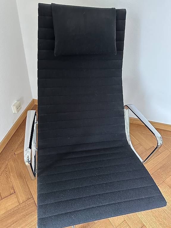 Vitra Poltrone: Vitra Eames Lounge Chair EA 124 & EA 125 - Sessel mit Hocker – Usato da Wangen b. Olten venduto da Peter_X 2