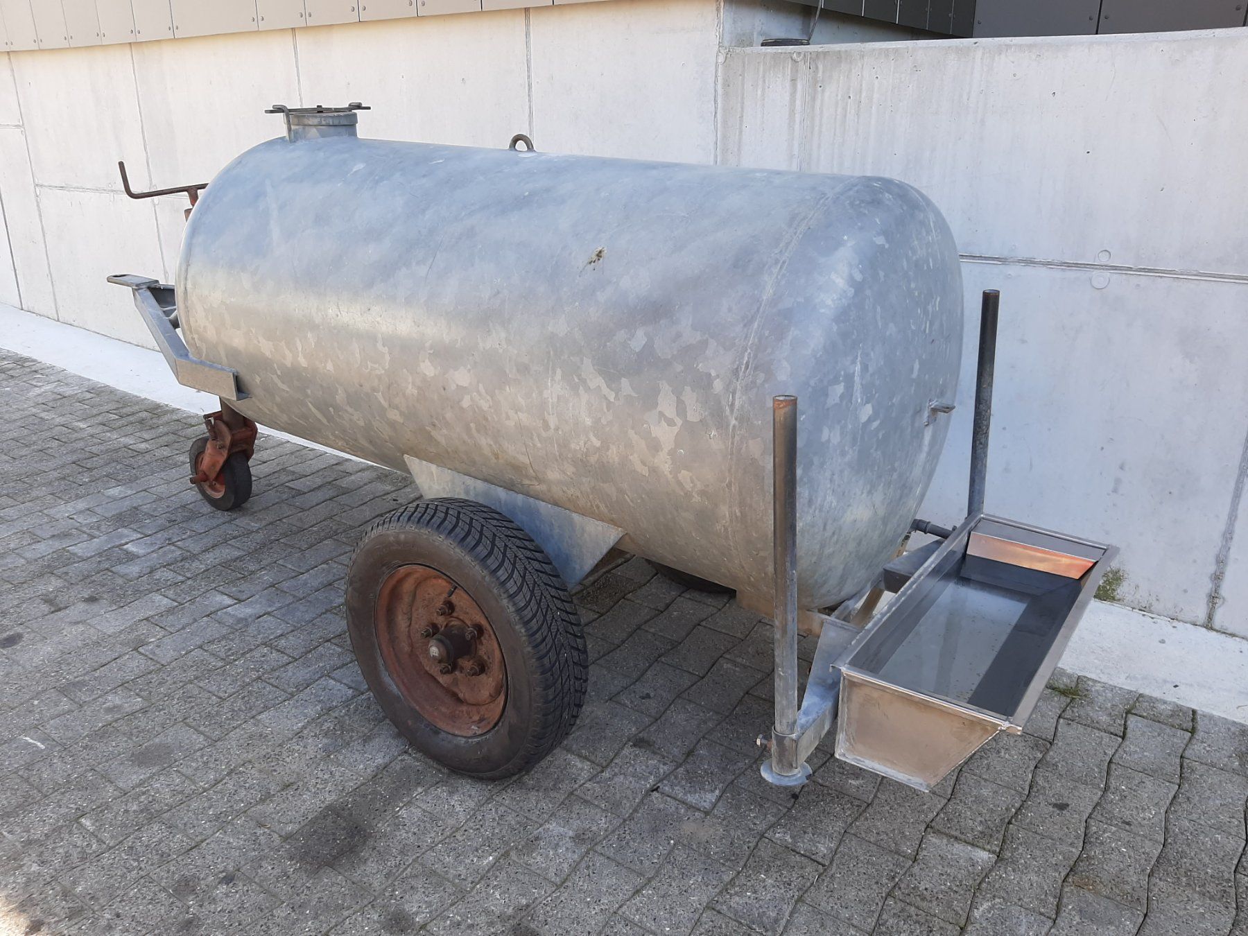Accessori: Tränkefass 950 Liter mit Trog – Usato da Arnegg venduto da Heinz16
