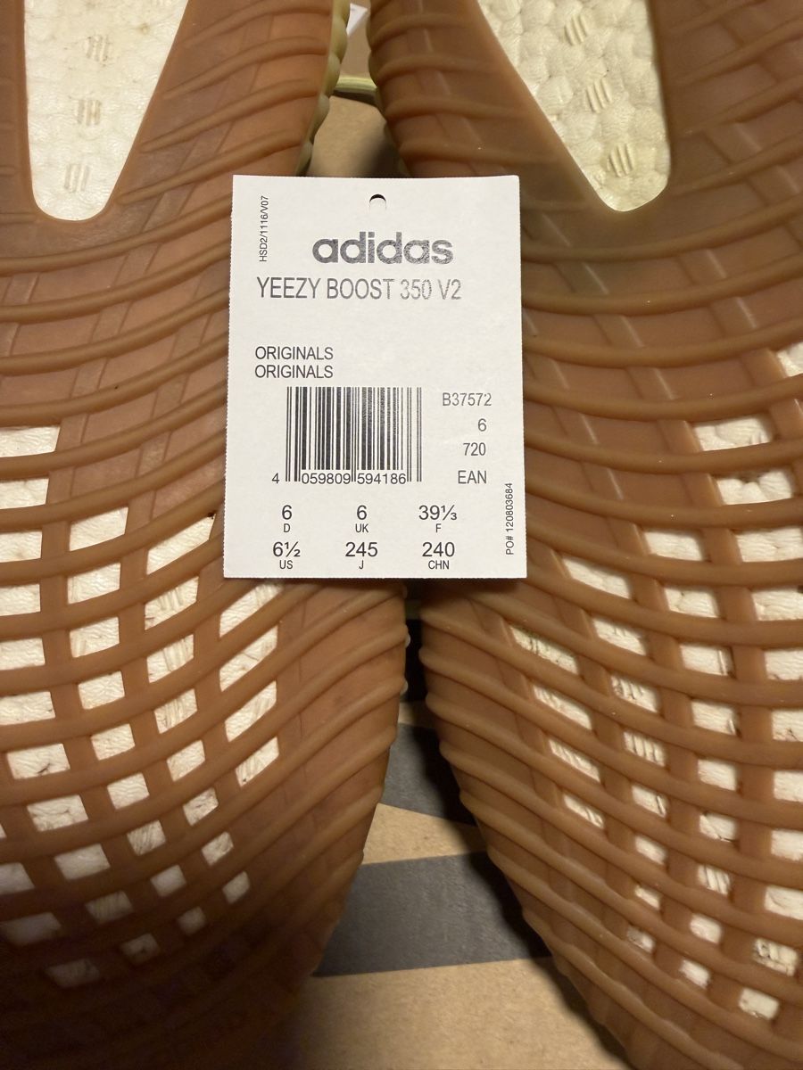 Adidas Scarpe da donna: Yeezy 350 V2  – Usato da Amriswil venduto da diegofend 6