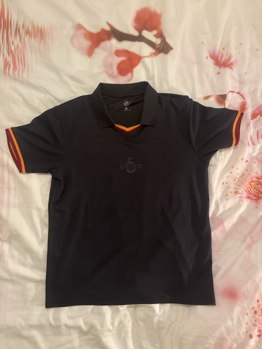 Polo-Shirts: Galatasaray Polo – Neu und originalverpackt aus Riehen von ebr_y8gq
