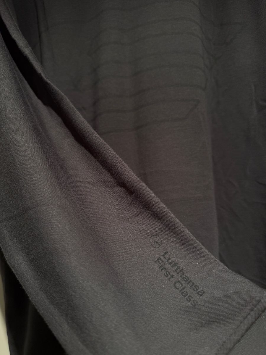 Pyjamas: Lufthansa First Class 100 Years Pyjama Gr. M NEU – Neuf avec emballage d'origine à Bottmingen par mat_77yv 3