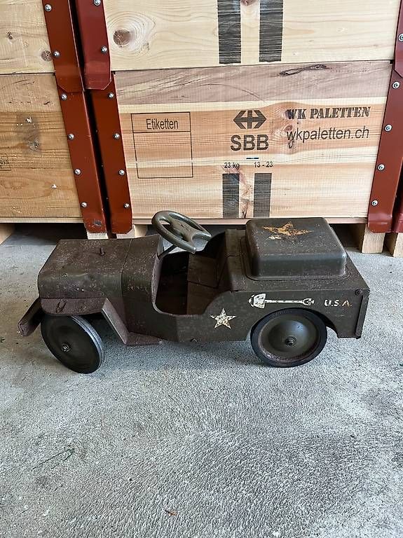 Veicoli per bambini: Willys Jeep Rutschauto Antik – Usato da schötz venduto da Peujero