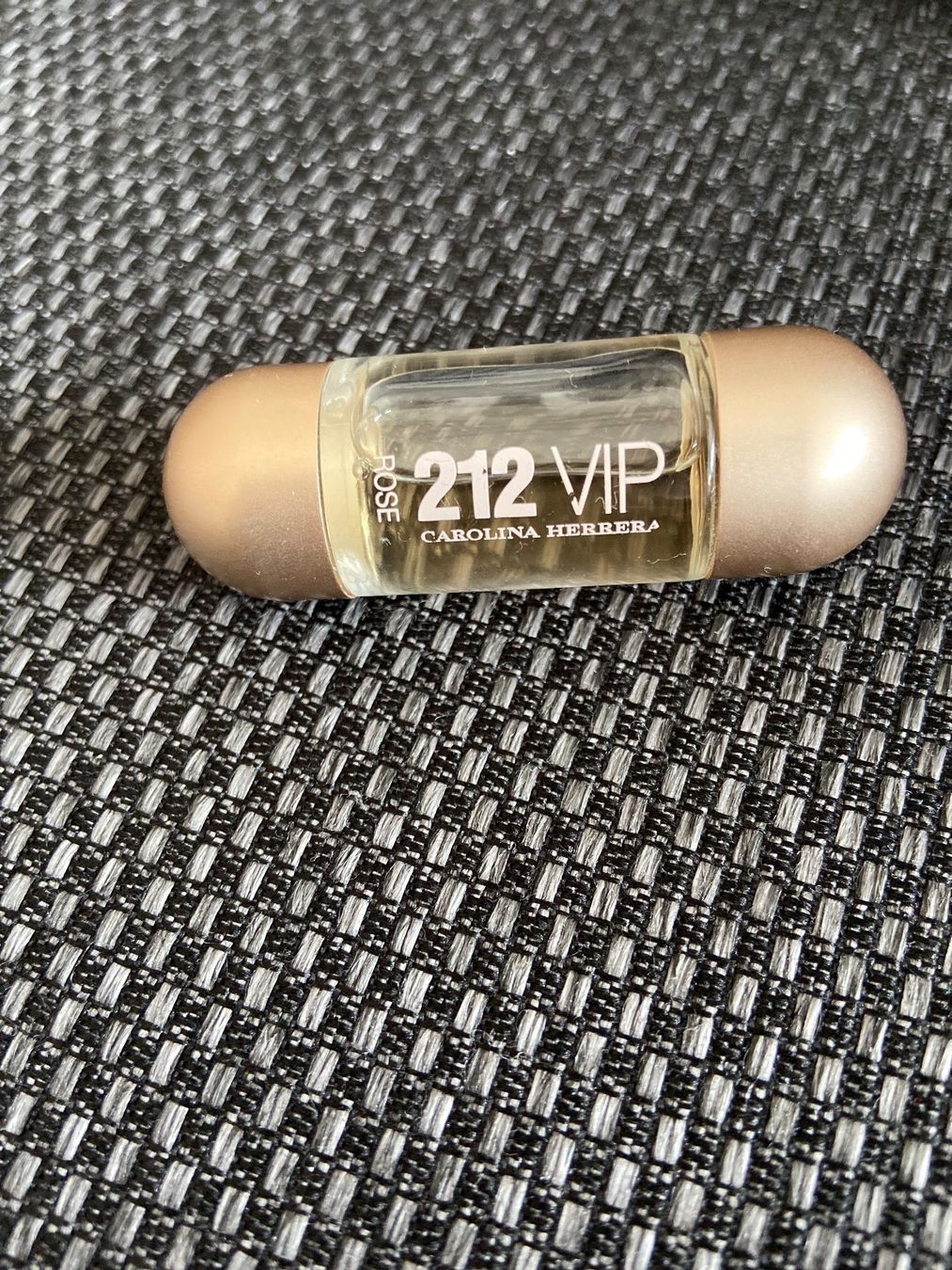 Carolina Herrera Parfum & Eau de Toilette: Parfum miniatur Carolina Herrera – Neu (gemäss Beschreibung) aus Frenkendorf von kokira
