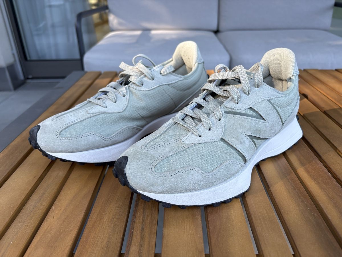 New Balance Scarpe da uomo: New Balance 327 sneakers – Usato da Küttigen venduto da swissholdsy 1