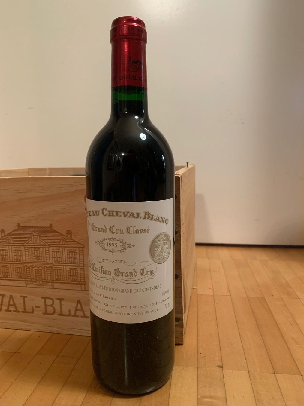 Vino: Cheval Blanc 1995. One bottle. Eine Flasche. Une Bouteille. – Nuovo e nell'imballaggio originale da Zuerich venduto da Ricardo-1963