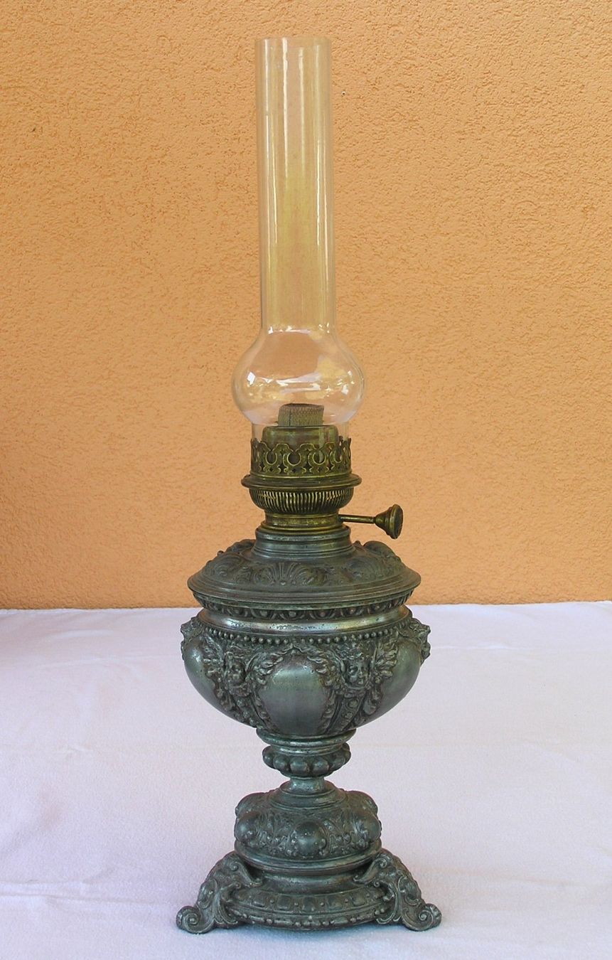 Lampade: GROSSE ANTIKE PETROLEUM LAMPE PETROLLAMPE – Usato da Grenchen venduto da Antique-hunter