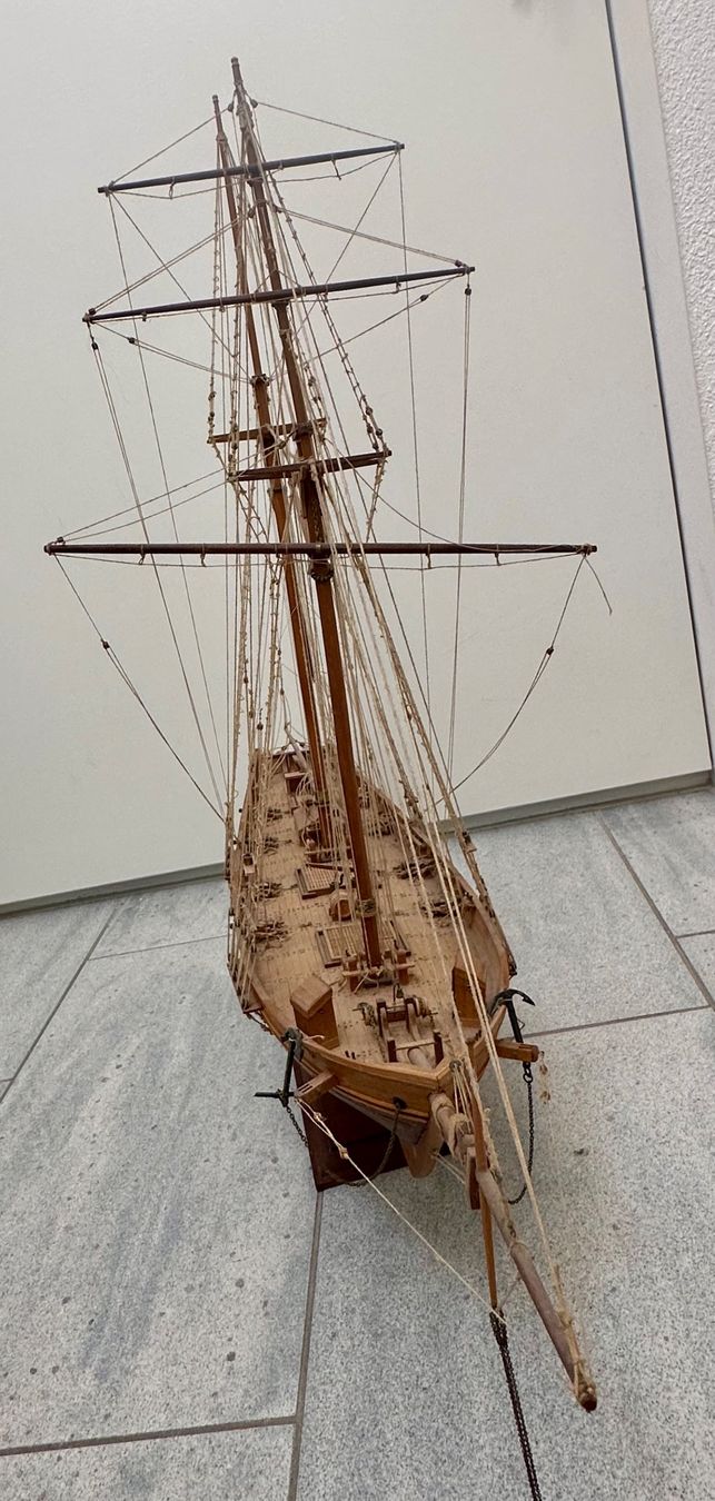 Kit di modellismo & Modellini statici: Holzschiffsmodell mit Ständer - Hingucker für Vitrine – Usato da Hedingen venduto da Banner 3