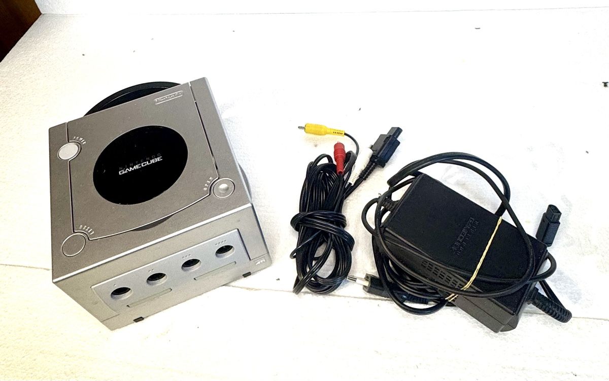 Nintendo Konsolen: Gamecube Nintendo Argent - Console en parfait état ! – Gebraucht aus Gryon von makdp