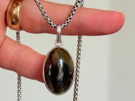 Fashionable labradorite necklace