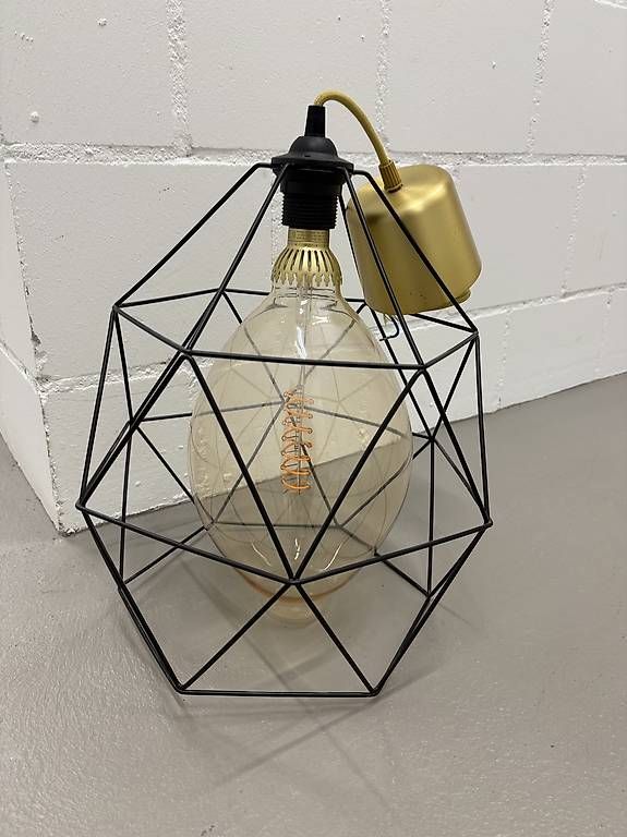 Lustres & lampes de plafonds: mit geometrischem Design – D'occasion à Aesch BL par sab_9j2z 1