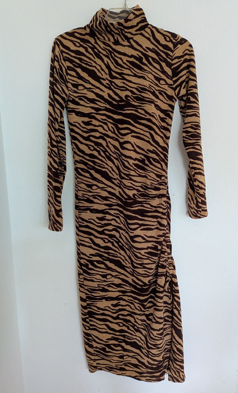 Vestiti: Tigerprint-Kleid mit Rollkragen Gr M – Nuovo (secondo la descrizione) da Basel venduto da JJ.Elena