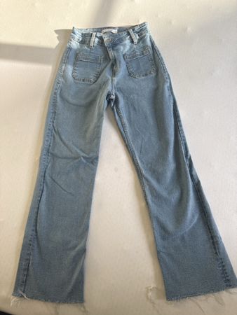 Jeans MNG hellblau mit aufgesetzten Taschen Grösse 34