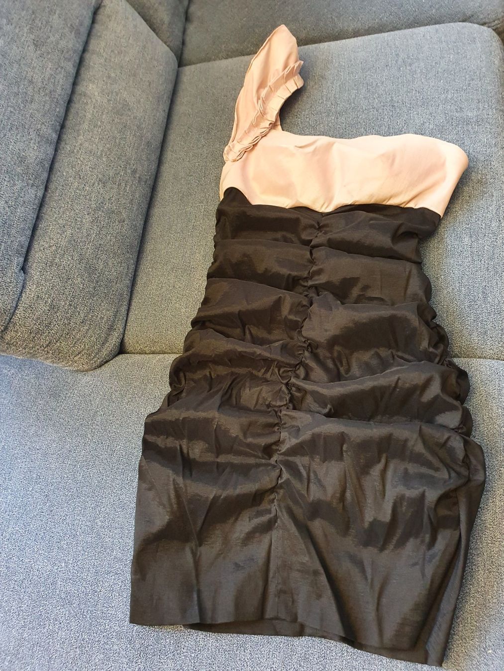 Robes: Coctailkleid Gr. S – D'occasion à Starrkirch-Wil par Oter1