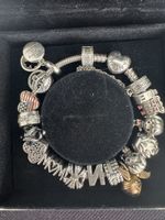 Bracciale Pandora originale con charms unici! Ottimo affare.