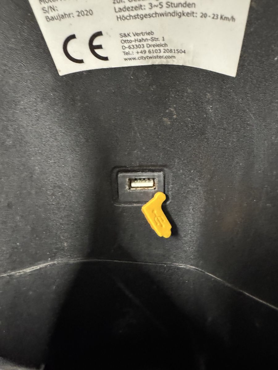 Next Electric Motors Accessori per altri veicoli: Next NX1 Beinschild mit USB – Usato da Au ZH venduto da Dragonetti01 4