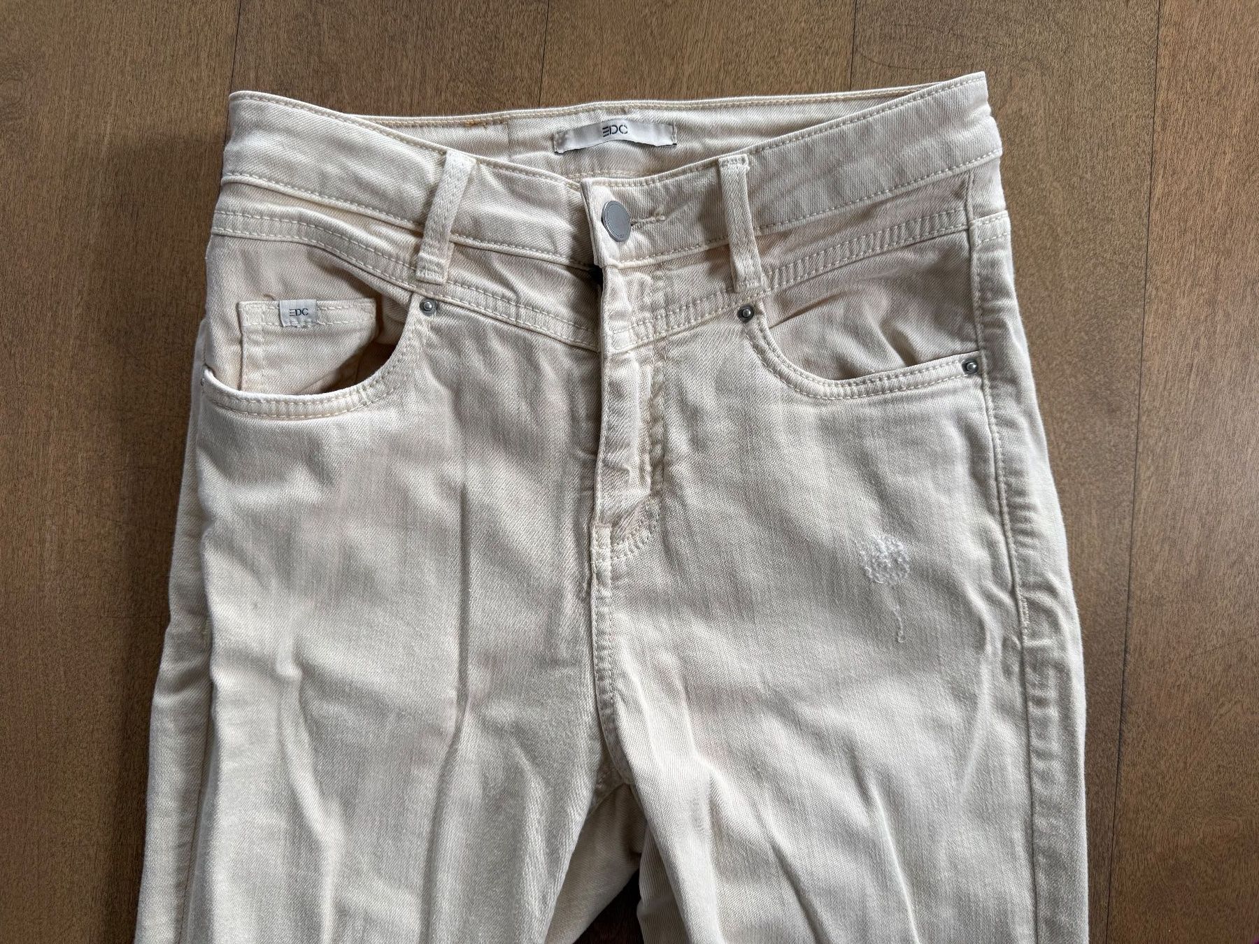 Esprit Jeans: ESPRIT EDC: Röhrenjeans hellbeige 26/30 – Usato da Meilen venduto da kleisi01 2