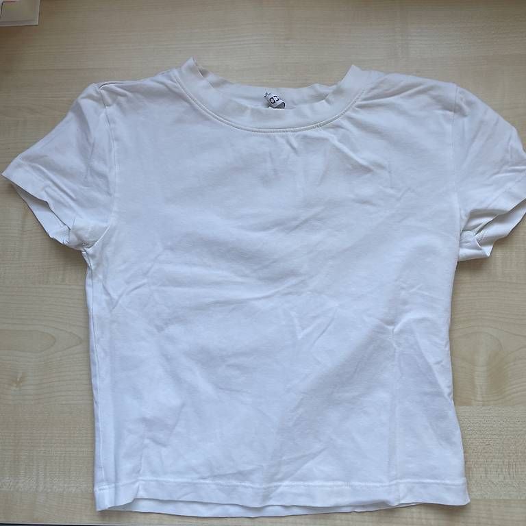 Chemises, Tops & T-shirts: Baby tee S – D'occasion à Itingen par alexasoldie