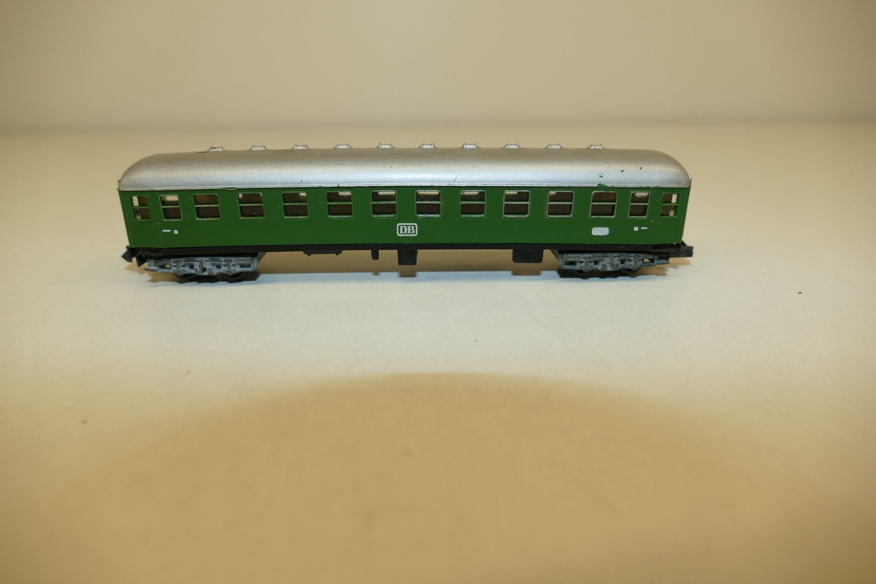 Arnold Modellini di ferrovie: Arnold N: DB Personenwagen – Usato da Niederhasli venduto da rail-duerst 1