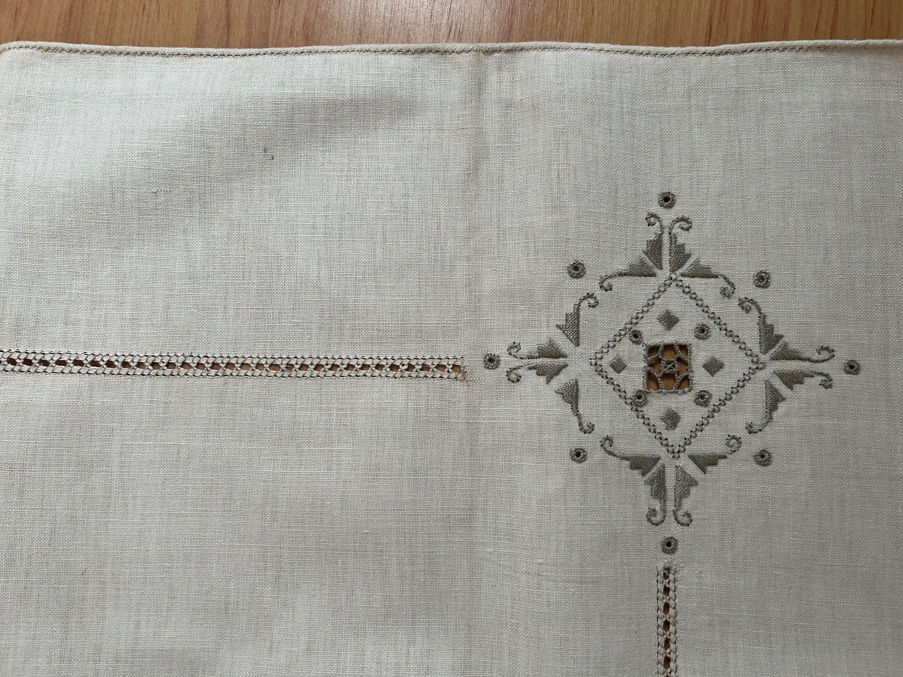 Altra biancheria da tavola: Tischdecke von Hand gefertigt – Usato da Gutenswil venduto da walker60 1