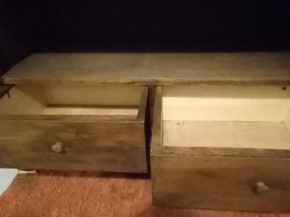 Armadi: Vitrinenschrank/Buffetschrank mit Glastüren. – Usato da Buchs AG venduto da Geraete 2