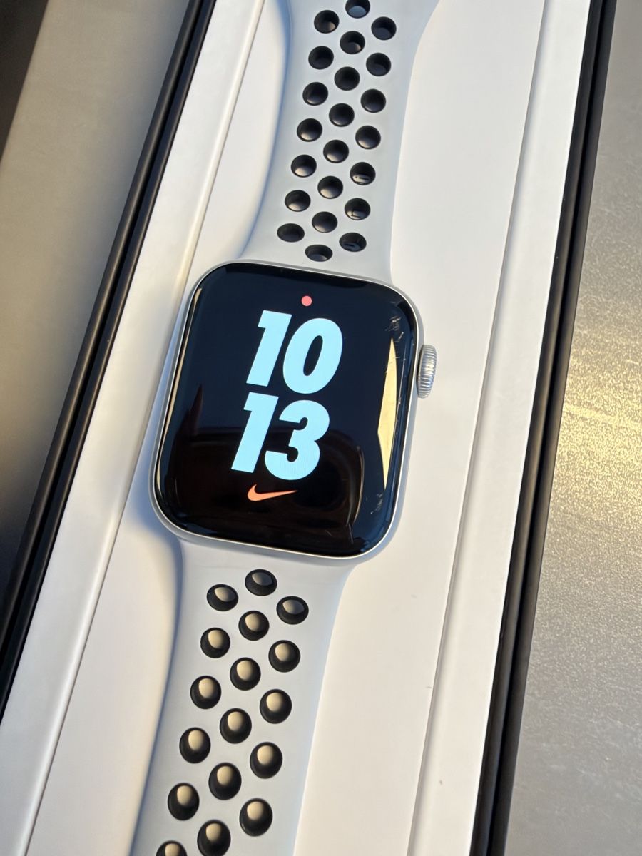 Apple Smartwatch: Apple Watch Series 6 - Nike  – Gebraucht aus Brigerbad von kate1111 3