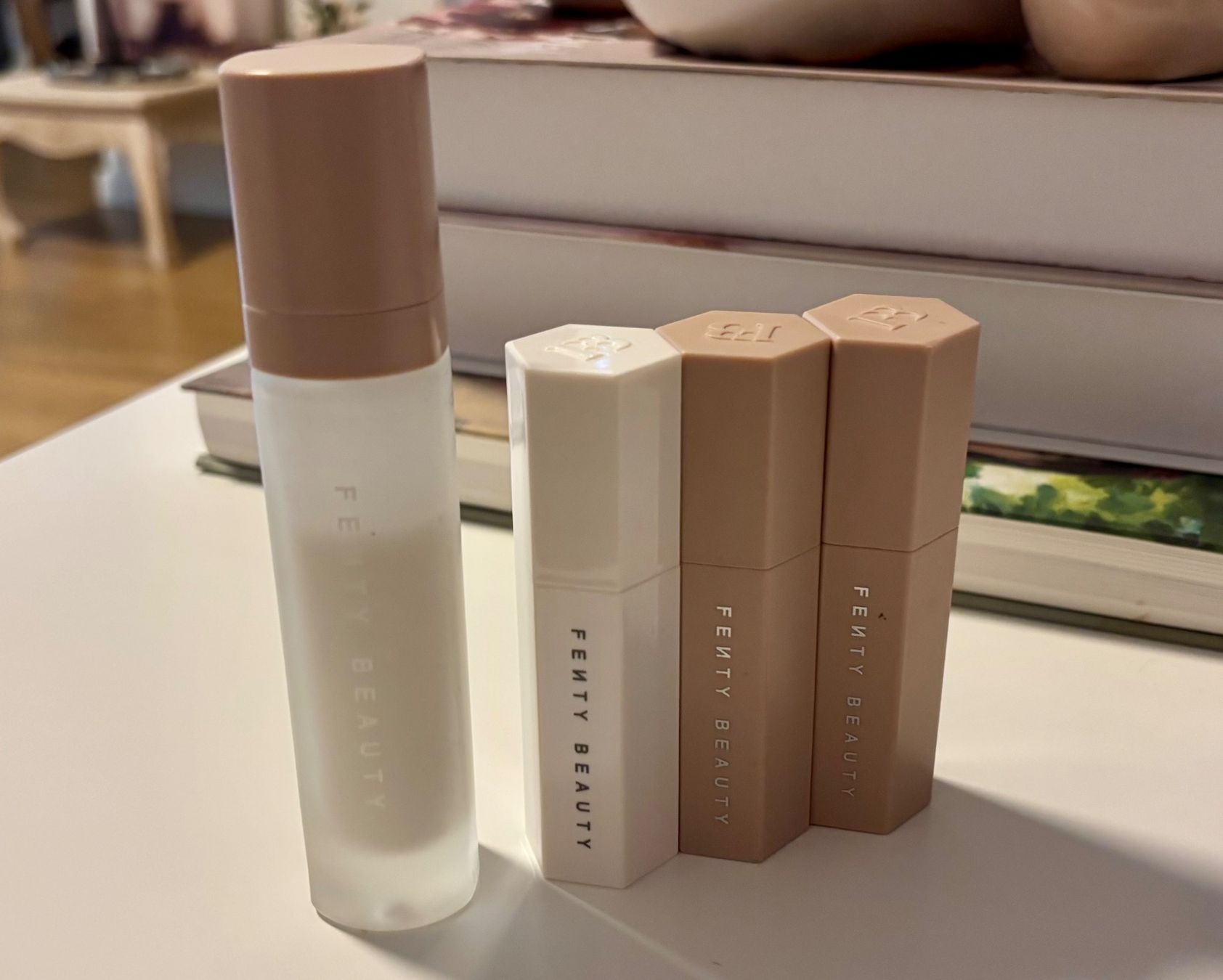 Sephora Make-up: Fenty Beauty Set: Primer, Pinsel, 2 Match Stix – Usato da Baden venduto da Tiffany6878 6