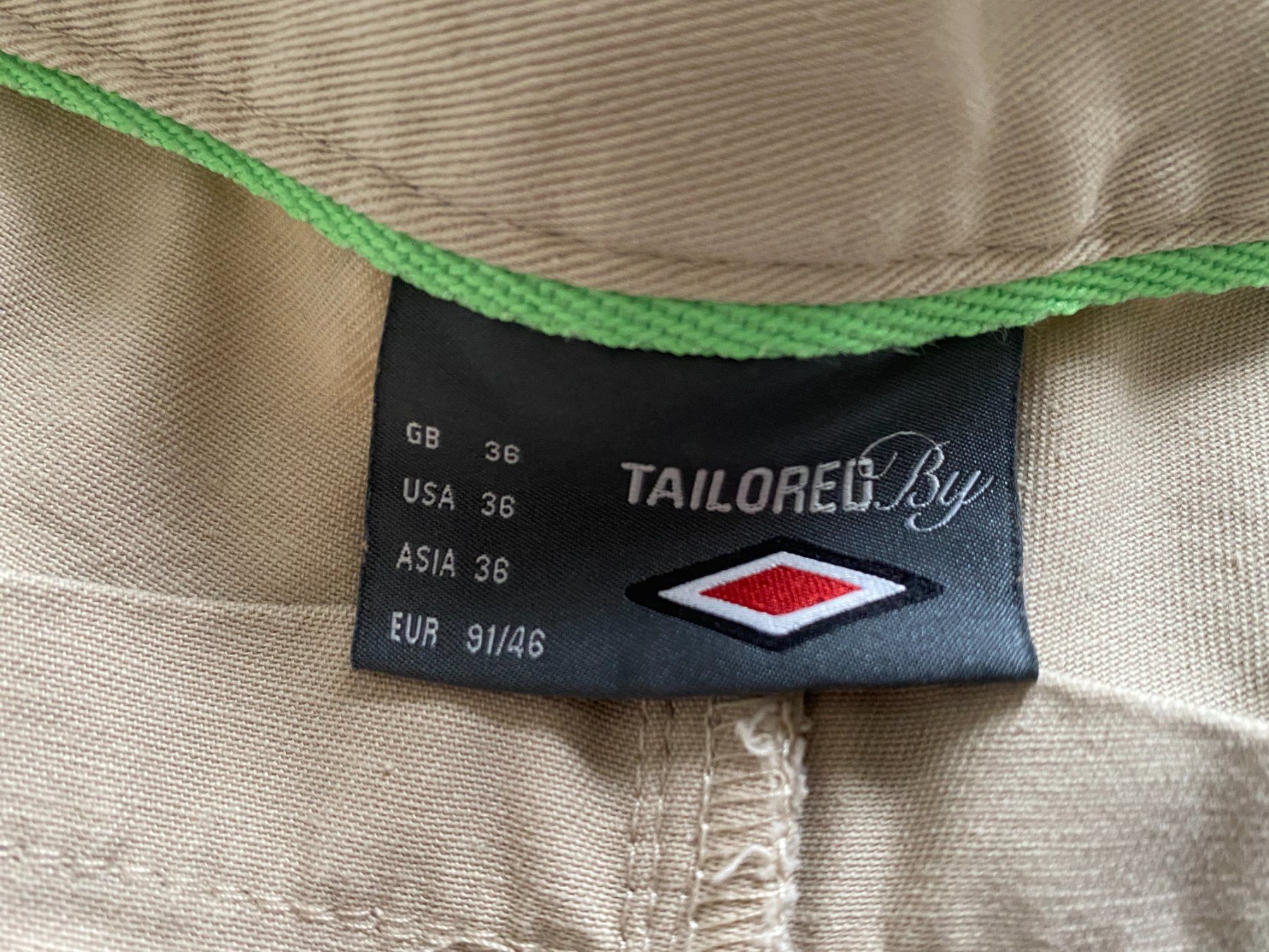 Pantaloni: Hose Umbro (46) – Usato da Gümligen venduto da Vicky2 1