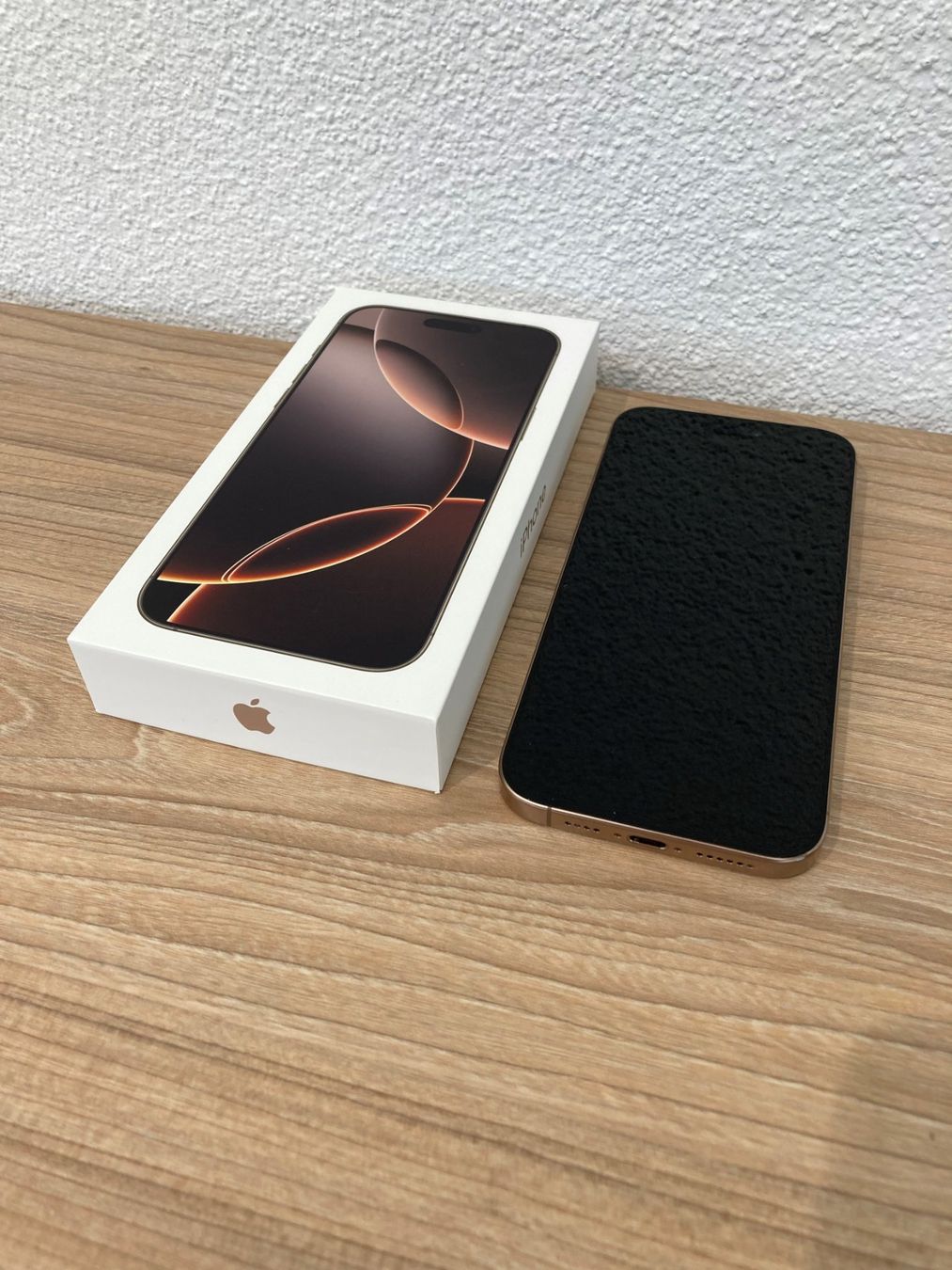 Apple Handys / Smartphones: iPhone 16 Pro Max 512 GB Wüstensand (ohne SIM Lock) – Gebraucht aus Wohlenschwil von i1717