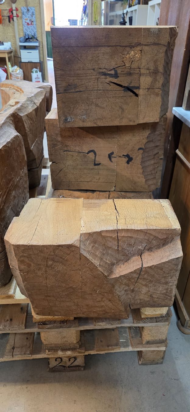 Tavoli: Einzigartig Holzskulptur Eiche Salontisch mit Granit Platte – Usato da Wittenbach venduto da gruezi-schwiz 5