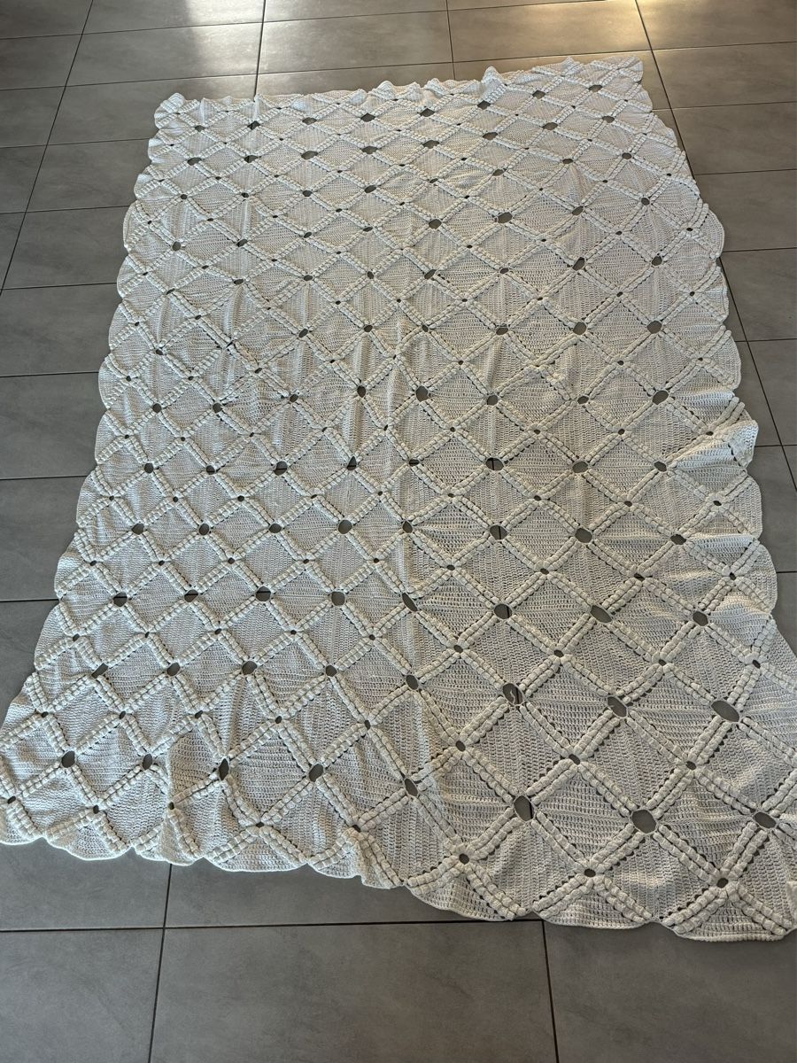 Coperte: Gehäkelte Decke weiss Handarbeit  – Usato da Lanzenhäusern venduto da Galaa