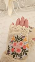 Gestrickte Stulpen mit Blumenmuster Gr. M Beige Handschuhe