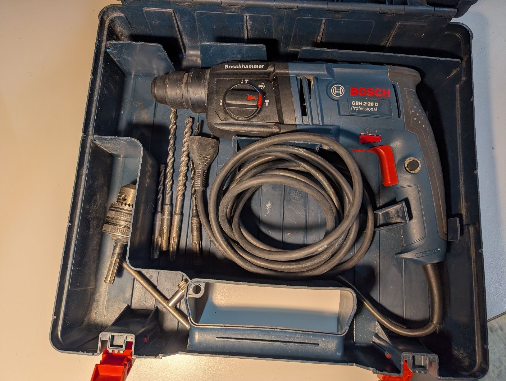 Bosch Bohrmaschinen: Boschhammer GBH 2-20 D – Gebraucht aus Hinterkappelen von thelars 2